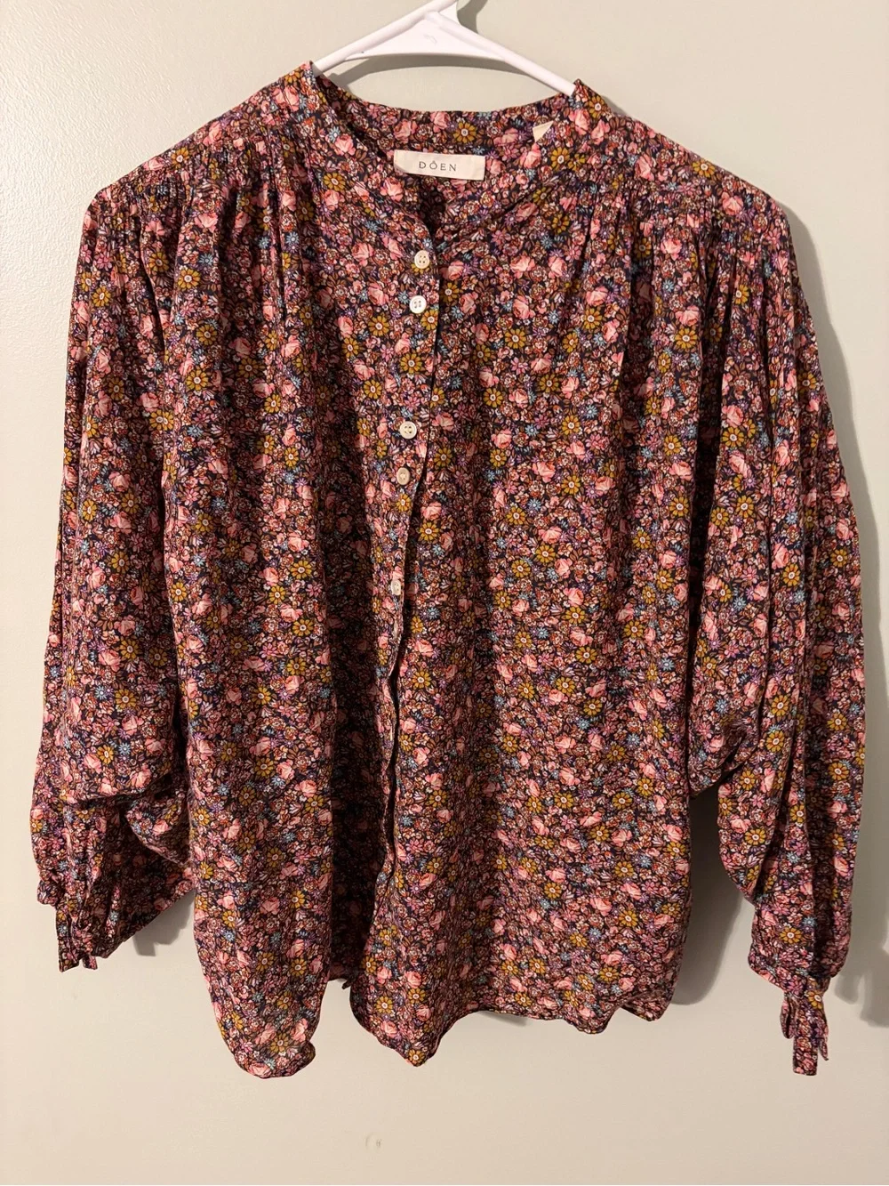 Doen blue canyon floral small Floral Puff-Sleeve Button-Up Blouse rose